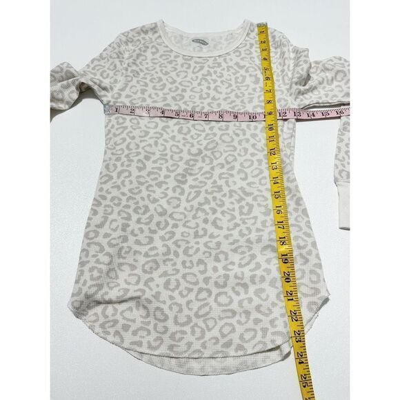Old Navy Women's Leopard Print Long Sleeve Thermal‎ Top Cream White Size Small - Picture 7 of 9